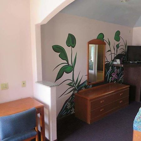 Travelers Inn And Suites Liberty מראה חיצוני תמונה