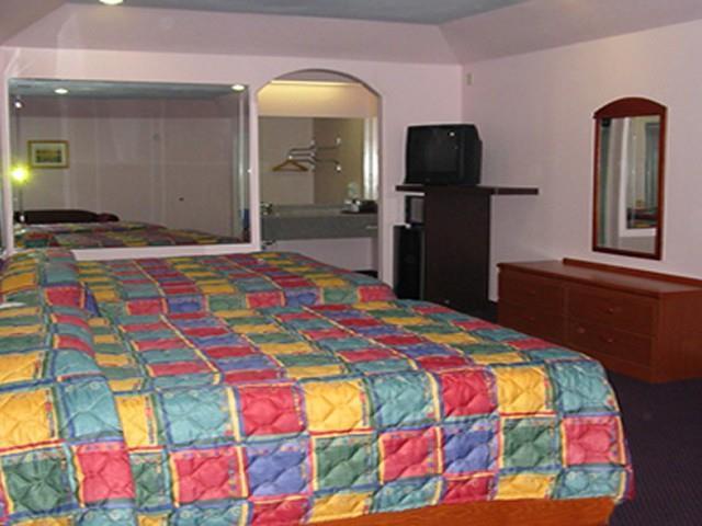 Travelers Inn And Suites Liberty חדר תמונה
