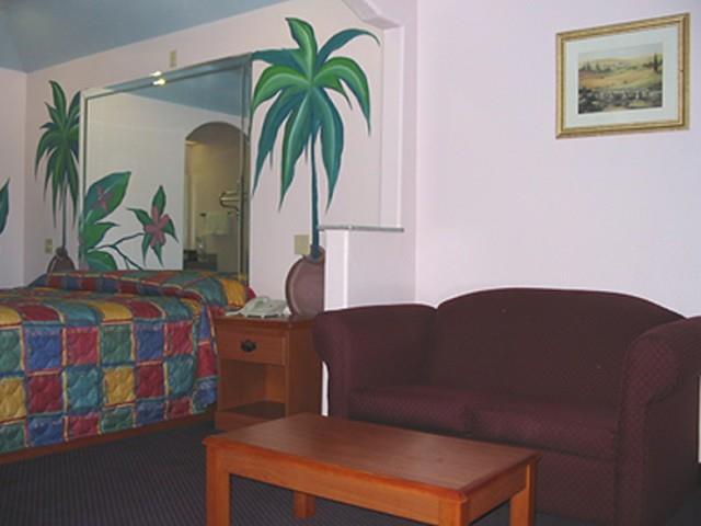 Travelers Inn And Suites Liberty חדר תמונה